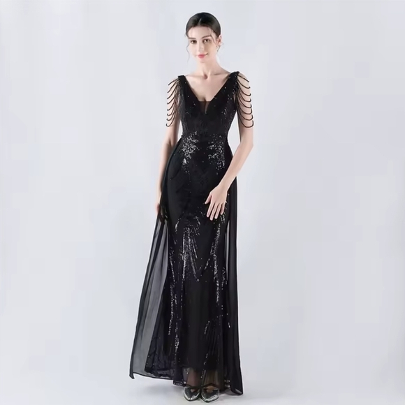 Elegant Black V-Neck 3/4 Sleeve Prom Gown - Picture 10 of 12